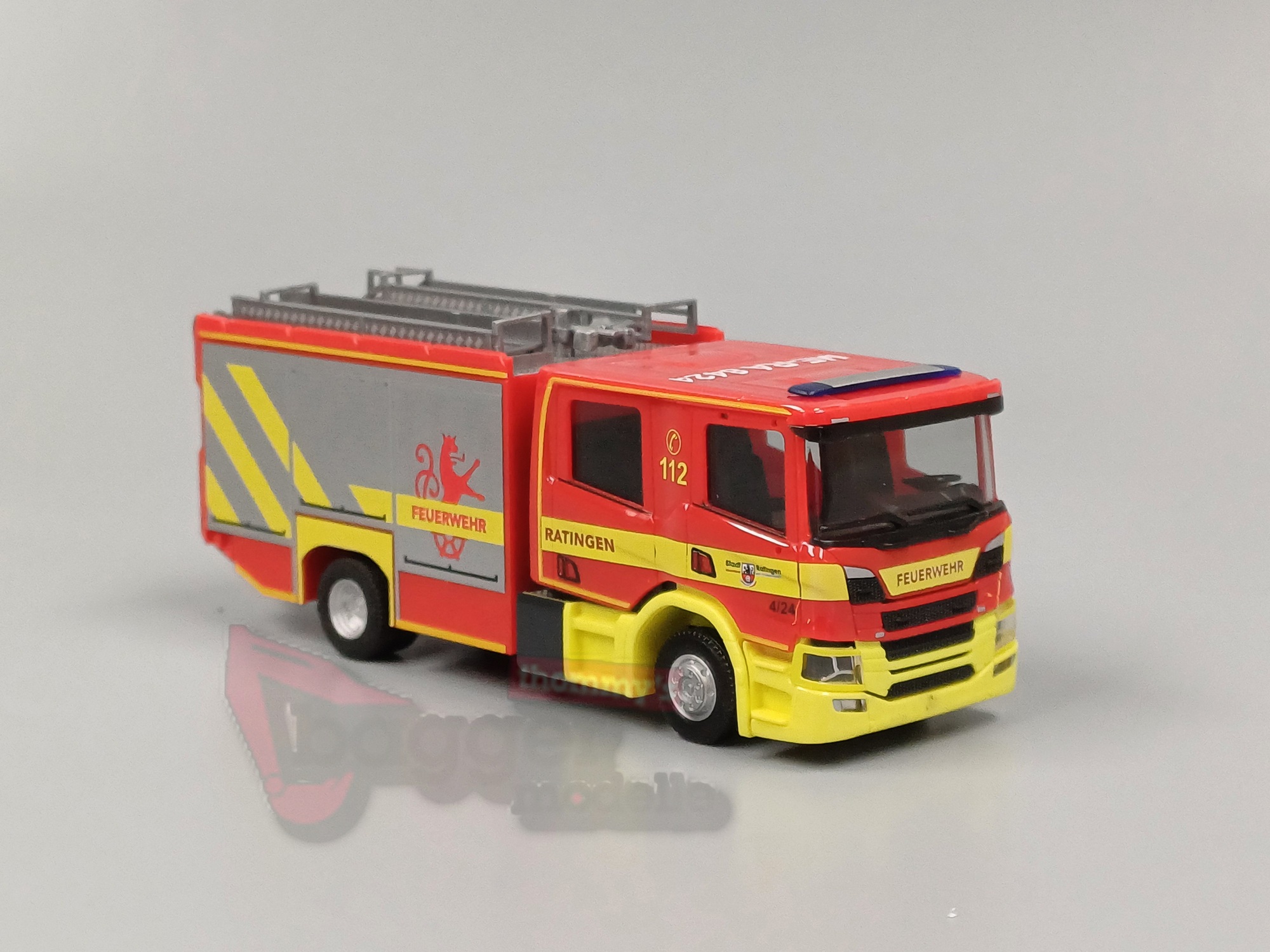 098434 - Herpa - Scania Crewcab CP28 HLF "Feuerwehr Ratingen"