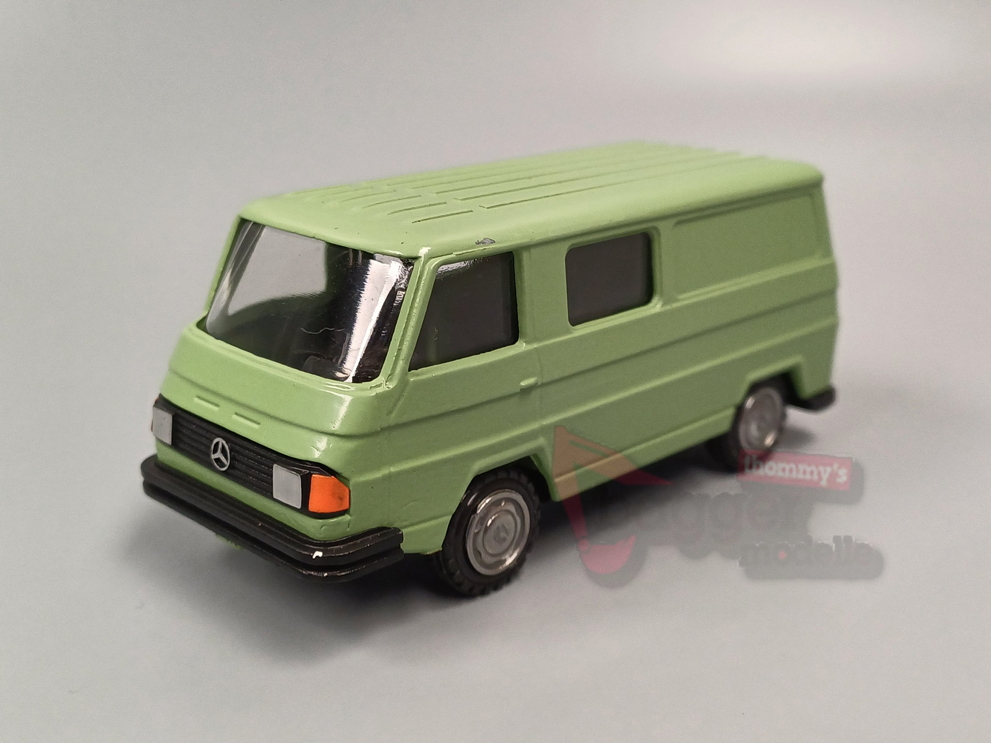 3006-1 - Conrad - Mercedes Benz Transporter  grün