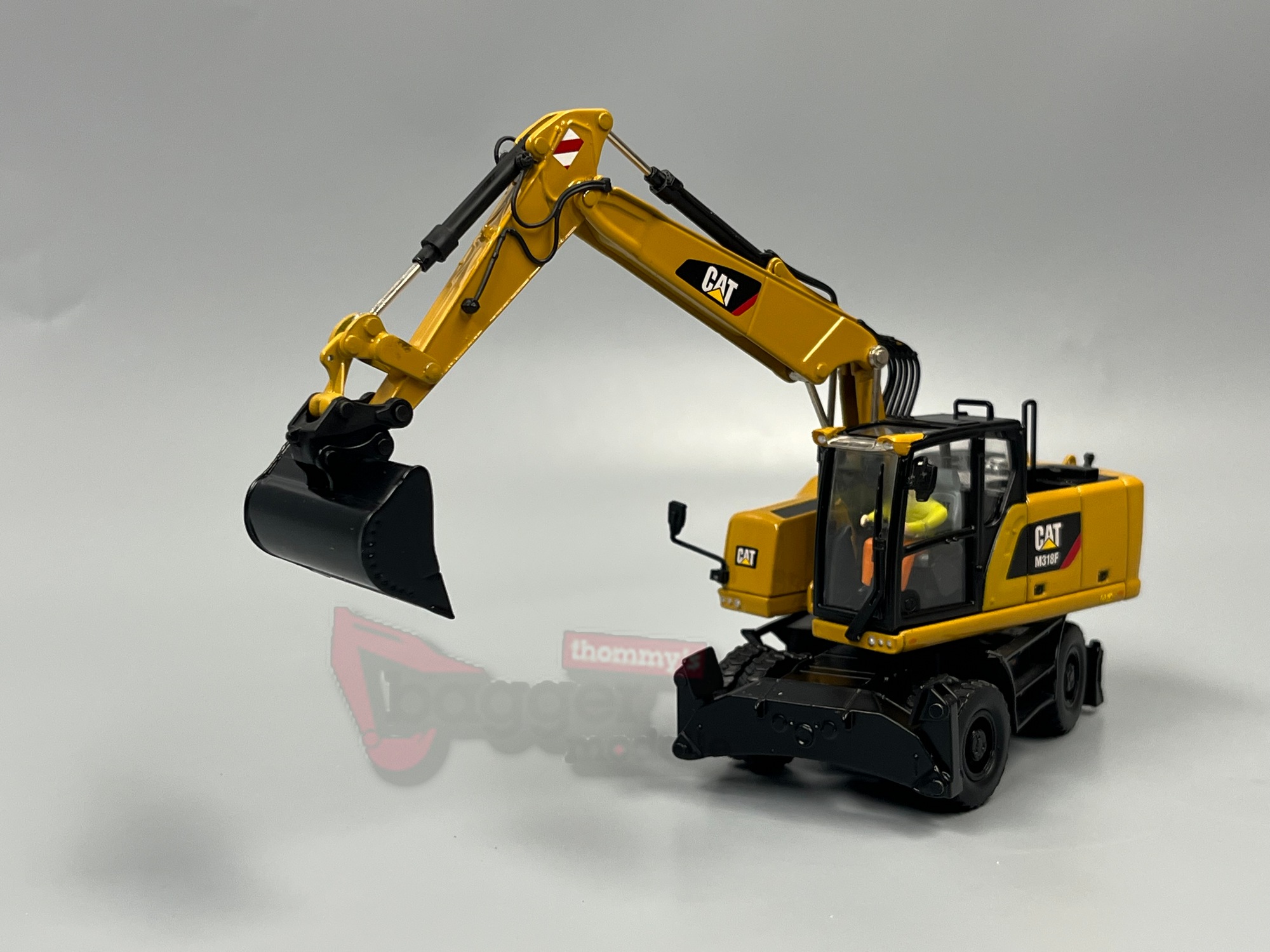 85508 -DCM - CAT M 318F Radbagger mit Sortiergreifer und Schaufel