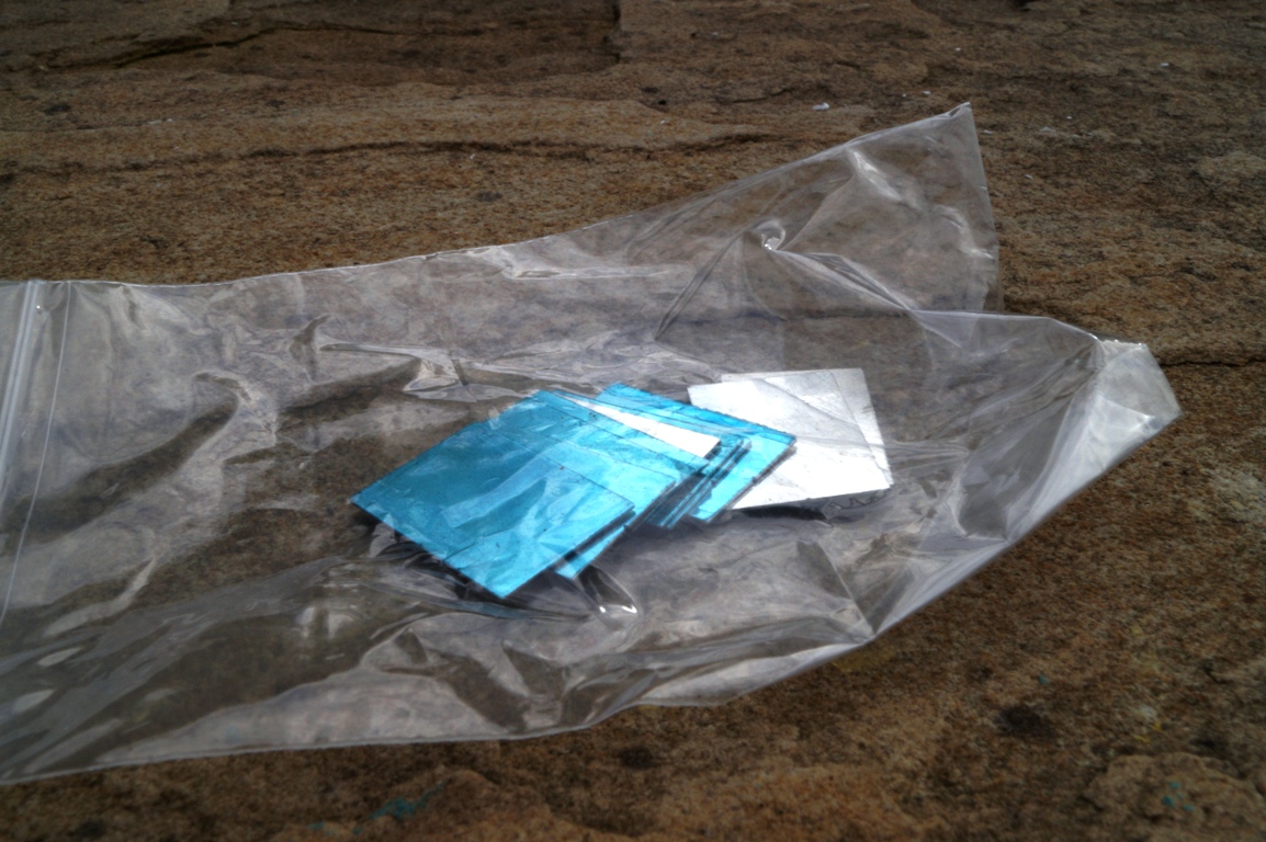 053310 - Herpa - Metallplätchen  zum Nachrüsten des Containers (Reachstacker), 12 Stück