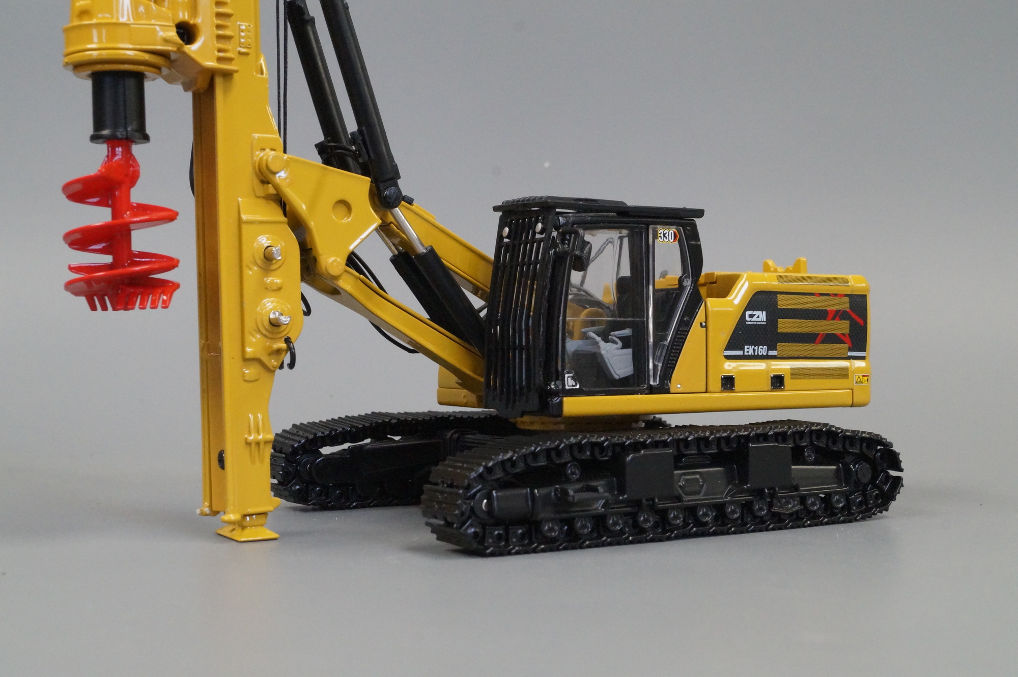 DCM - CZM EK 160 Bohrgerät auf CAT 330 Bagger