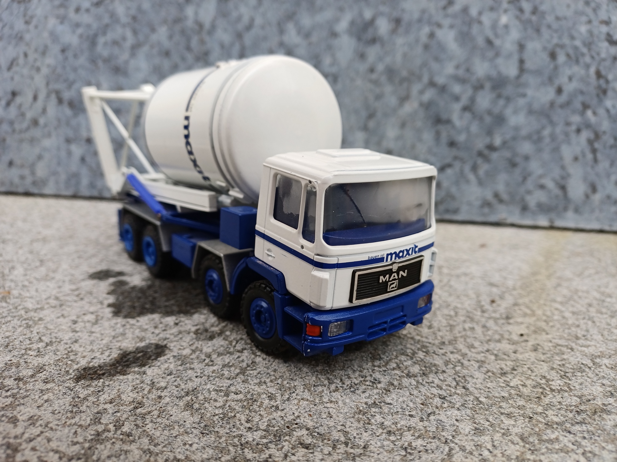 4196 - Rainer - Siloteller auf MAN  4achs "Maxit"