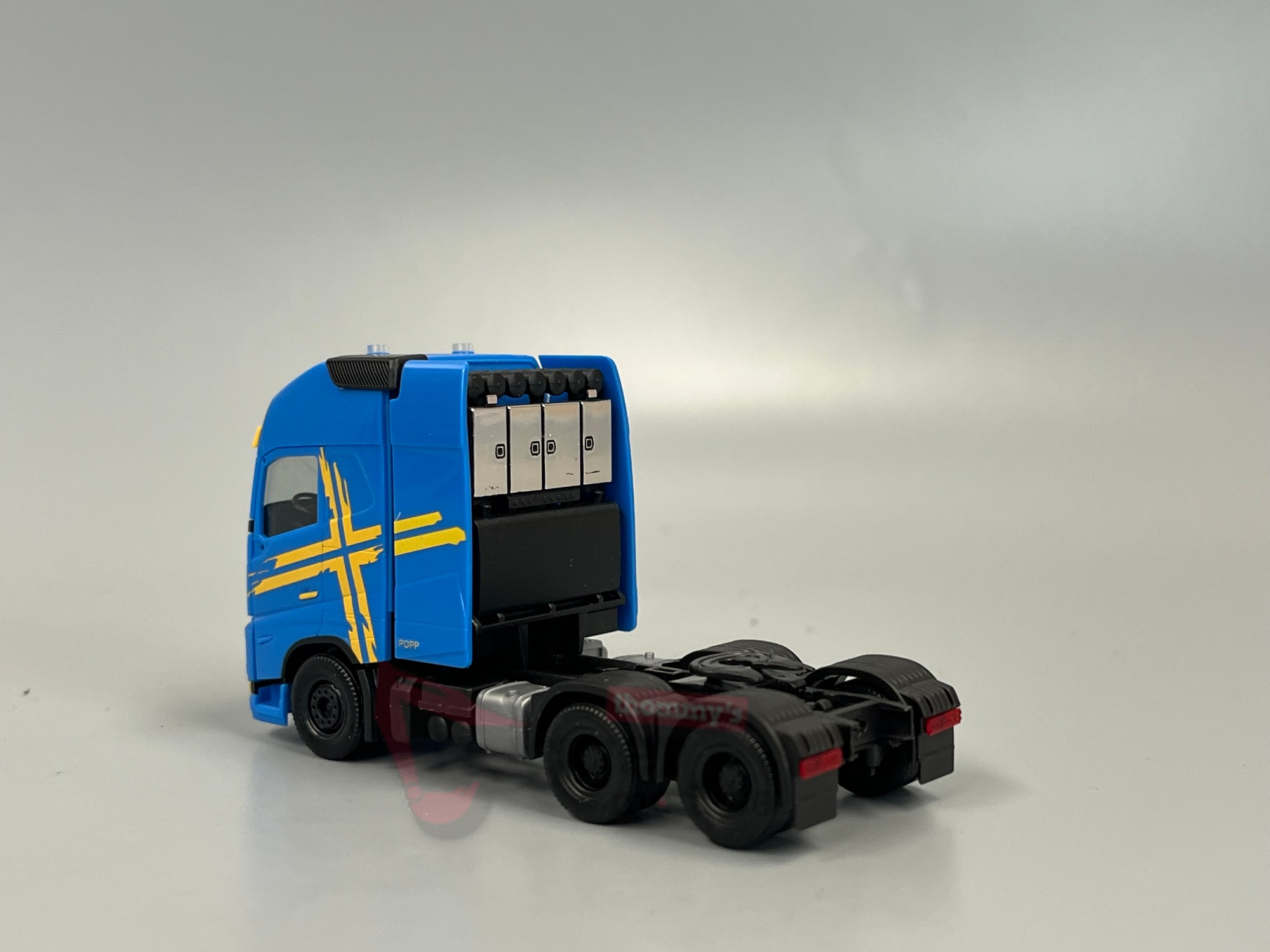 318624-3 - Herpa - Volvo FH 16 GL XL 2020 Zugmaschine mit Schwerlastturm 3achs, blau 