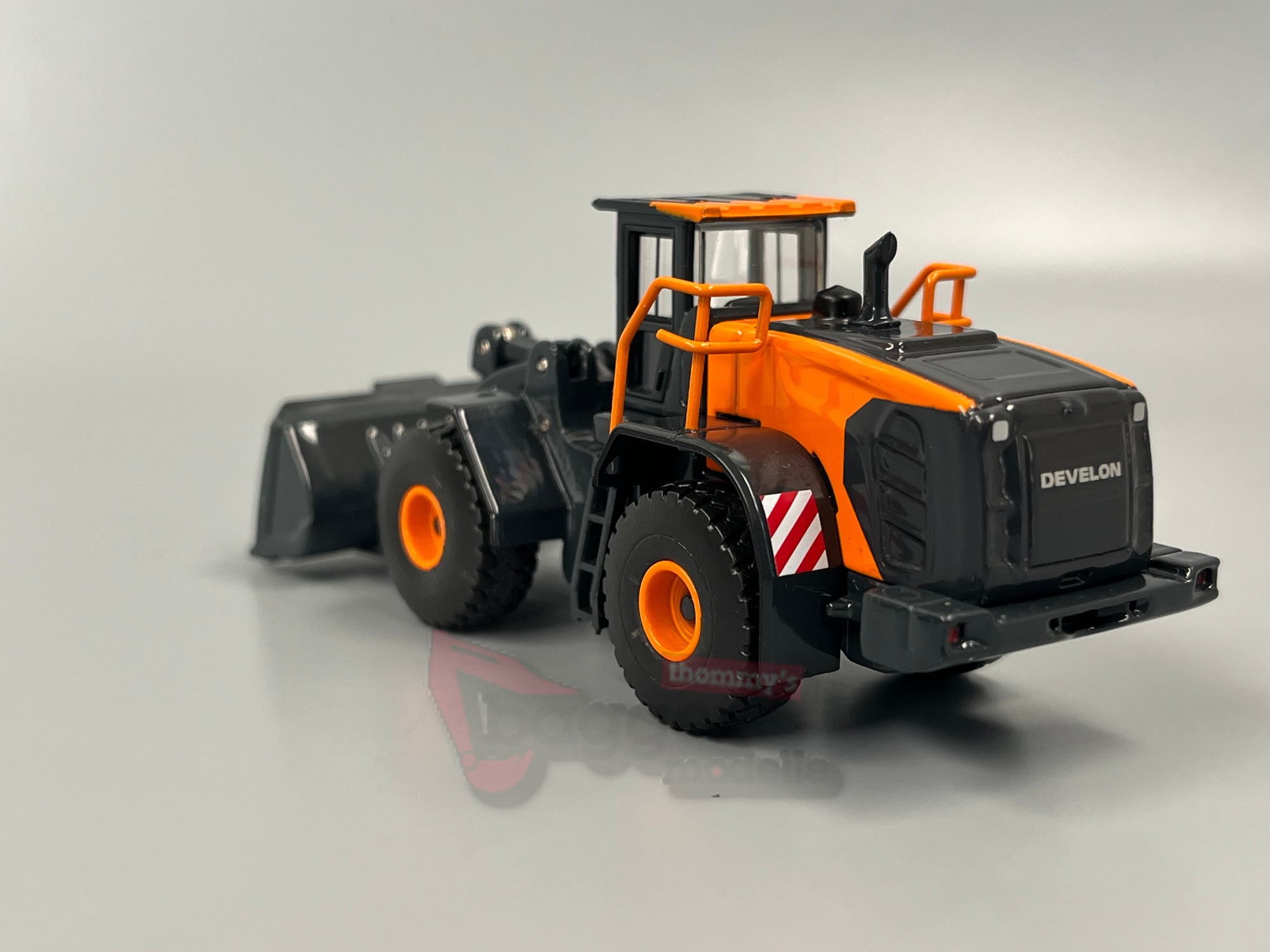 16-1033 - IMC - Develon DL420 Radlader