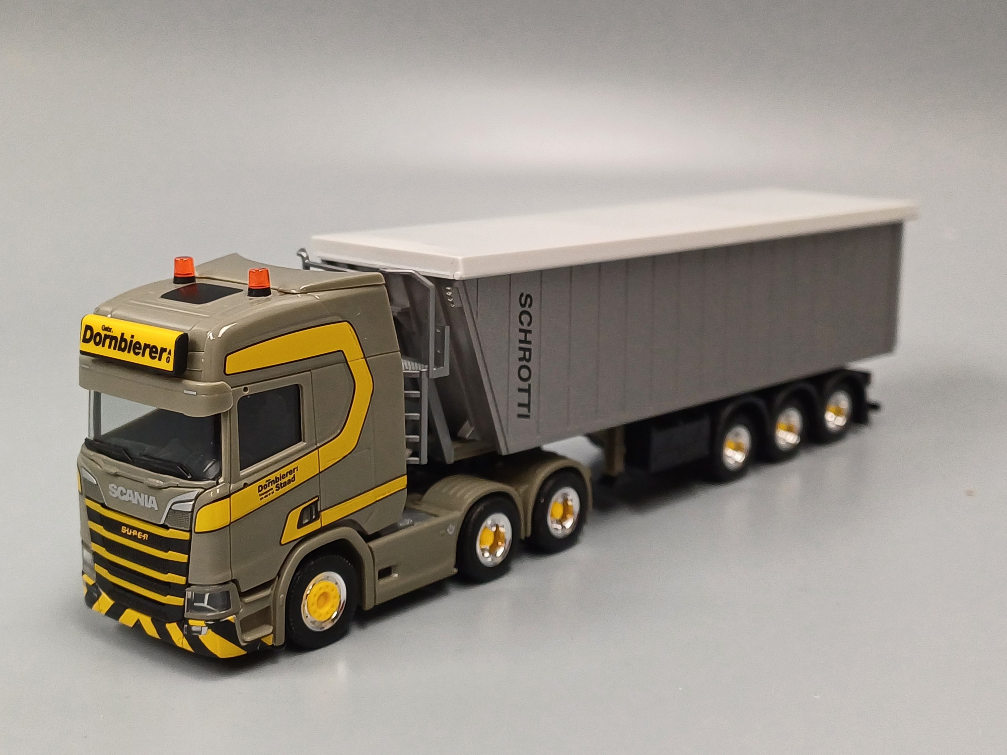 318471 - Herpa - Scania CR 20 HD Stöffelliner-Sattelzug "Dornbierer" CH