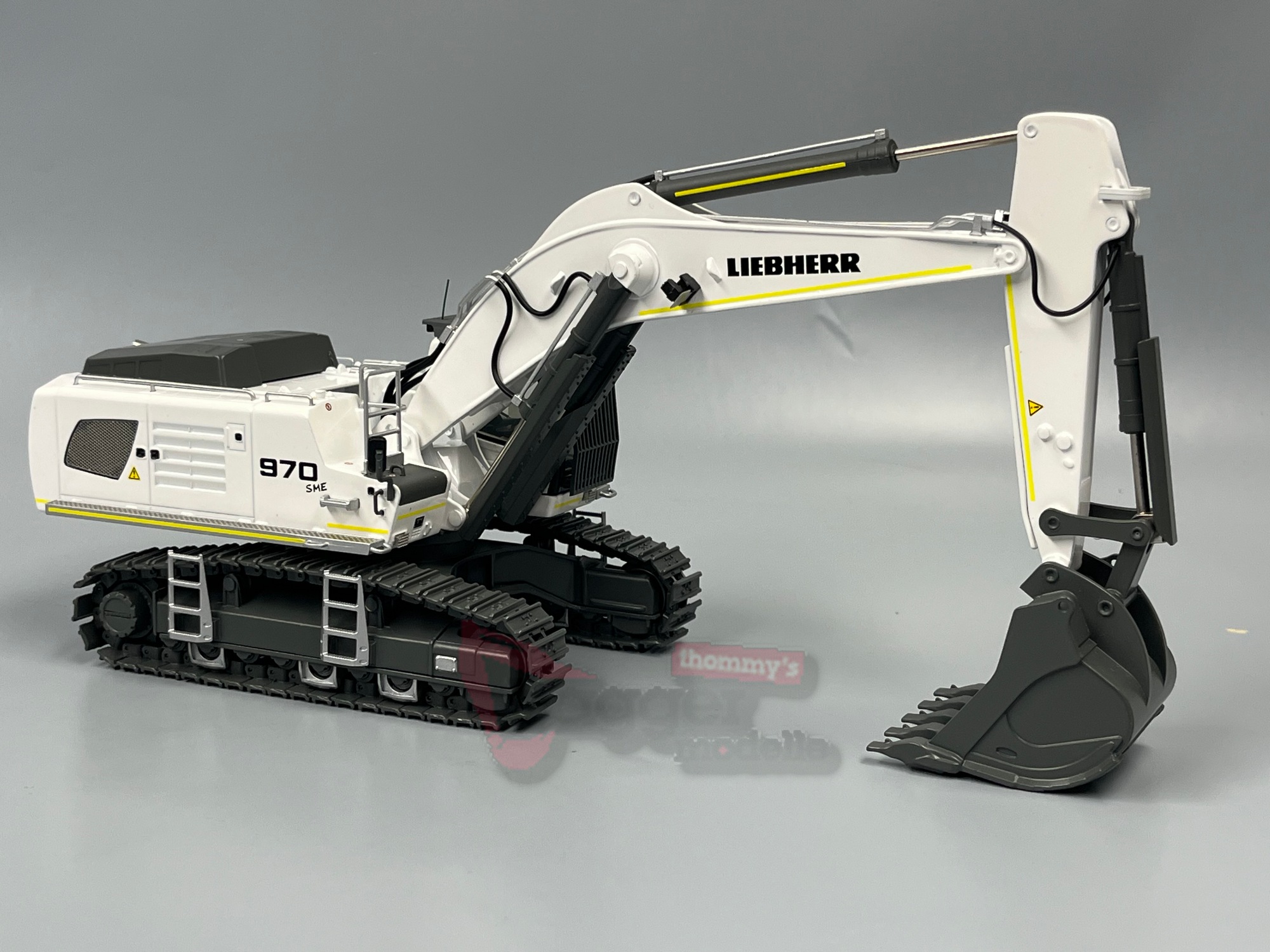 64-2016 - WSI - Liebherr R 970SME Hydraulikbagger - weiß - mit gelben Streifen