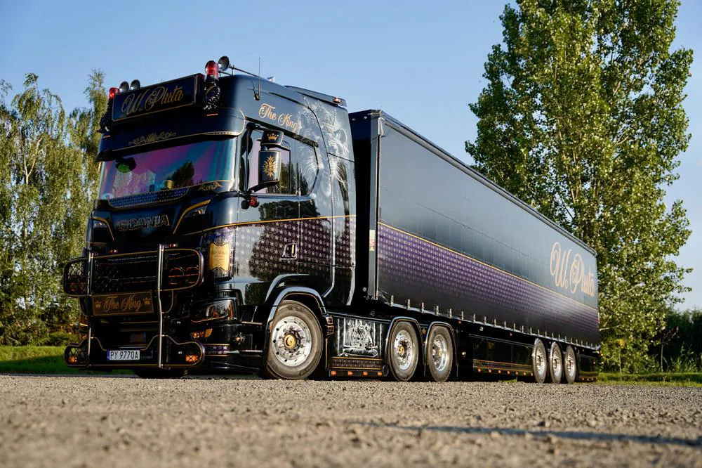 90874 -Tekno - Scania NGS Highline 6x2 mit Planenauflieger "PLUTA" PL