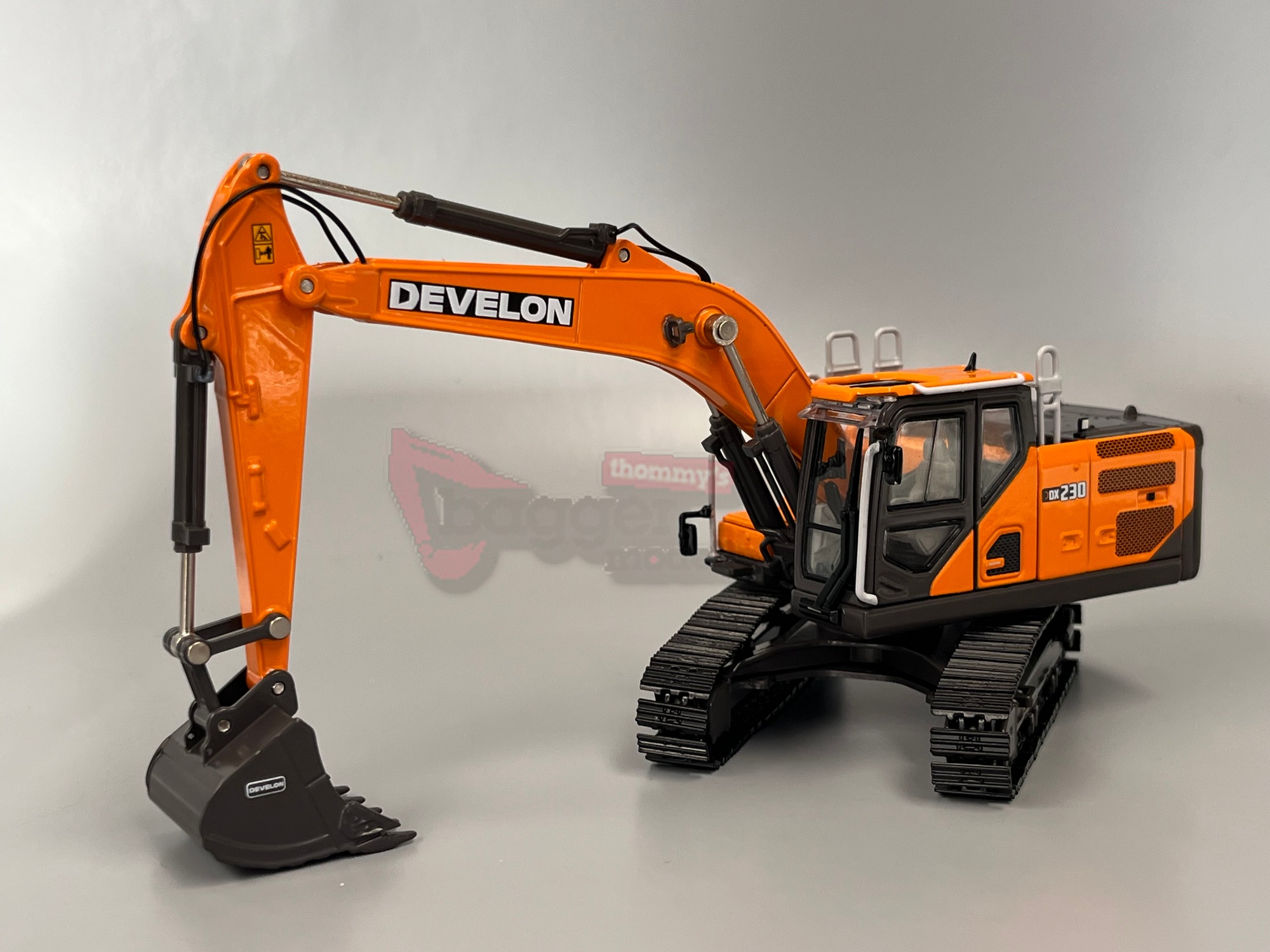 16-1038 - IMC - Develon DX230LC-9 Kettenbagger