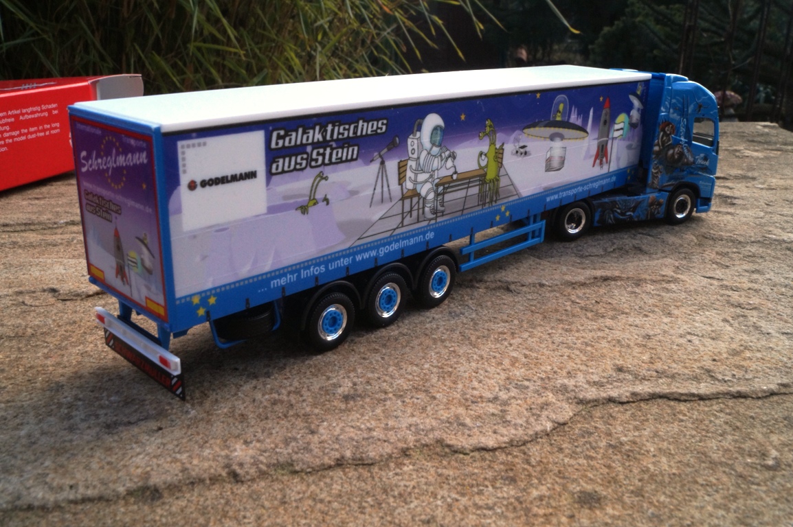 307741 - Herpa - Volvo FH Gl. XL Gardinenplanen-Sattelzug "Schreglmann" Godelmann"