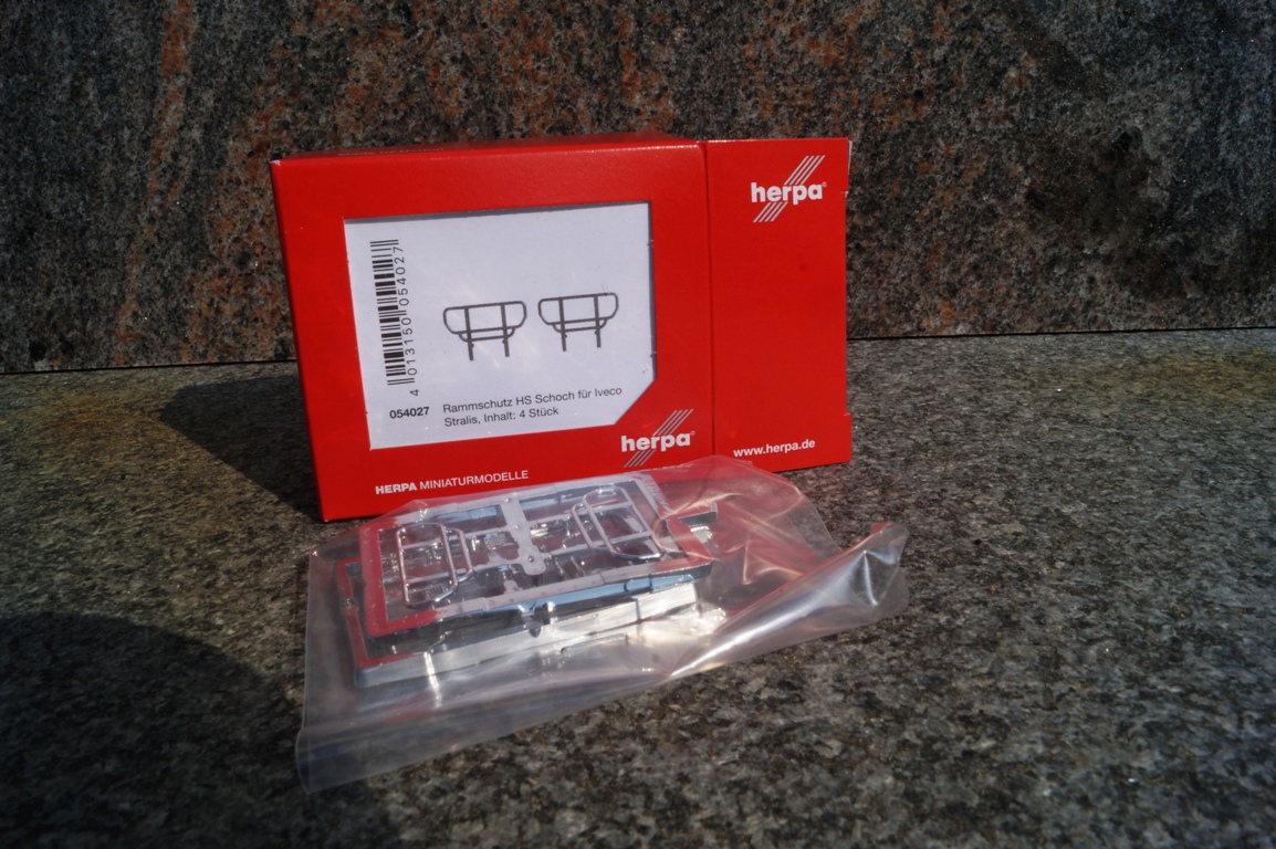054027 -Herpa - Zubehör Rammschutz HS Schoch für Iveco Stralis XP, 4 Stück