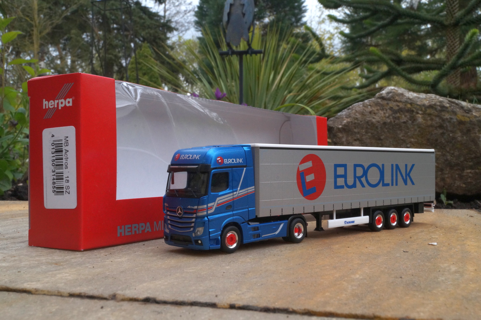 314855 - Herpa  - Mercedes-Benz Actros `18 GigaSpace Gardinenplanen-Sattelzug - Eurolink - S