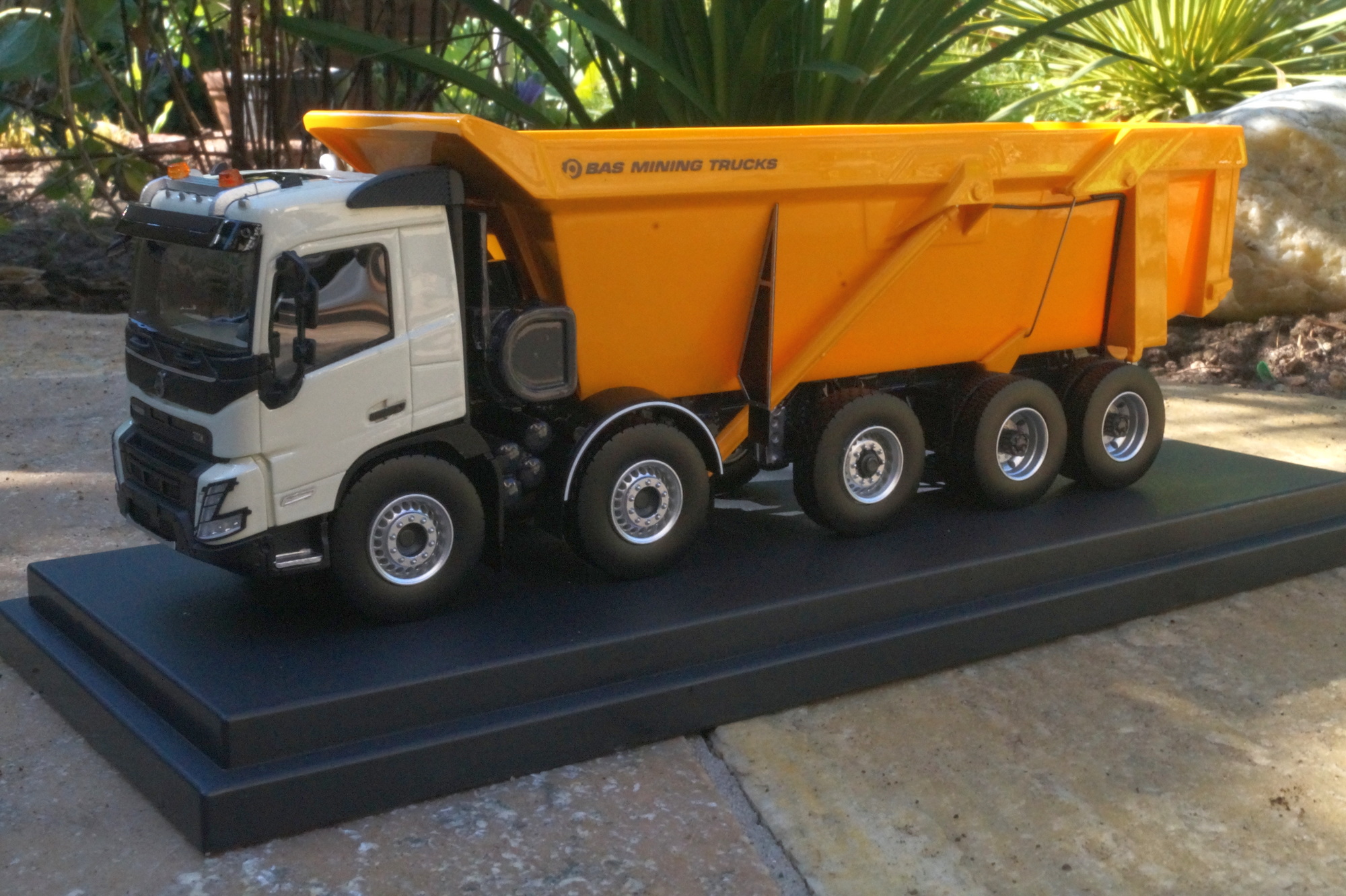 32-0108 - IMC - Volvo FMX 5achs Muldenkipper "BAS Mining Trucks"