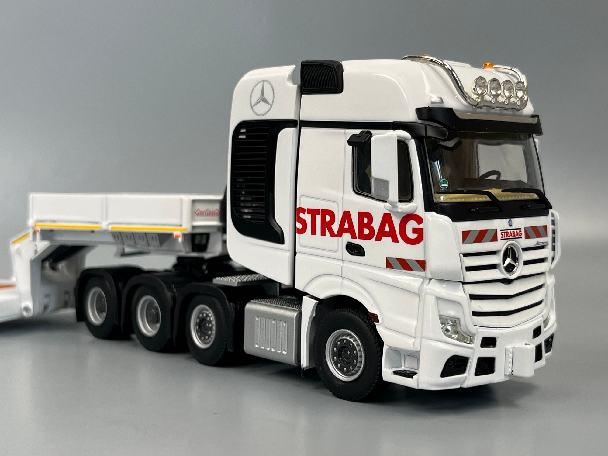 02-3887 -Thommy´s - Mercedes Benz Actros MP5 SLT Giga Space 8X4  Tieflader 4 achs  "Strabag"
