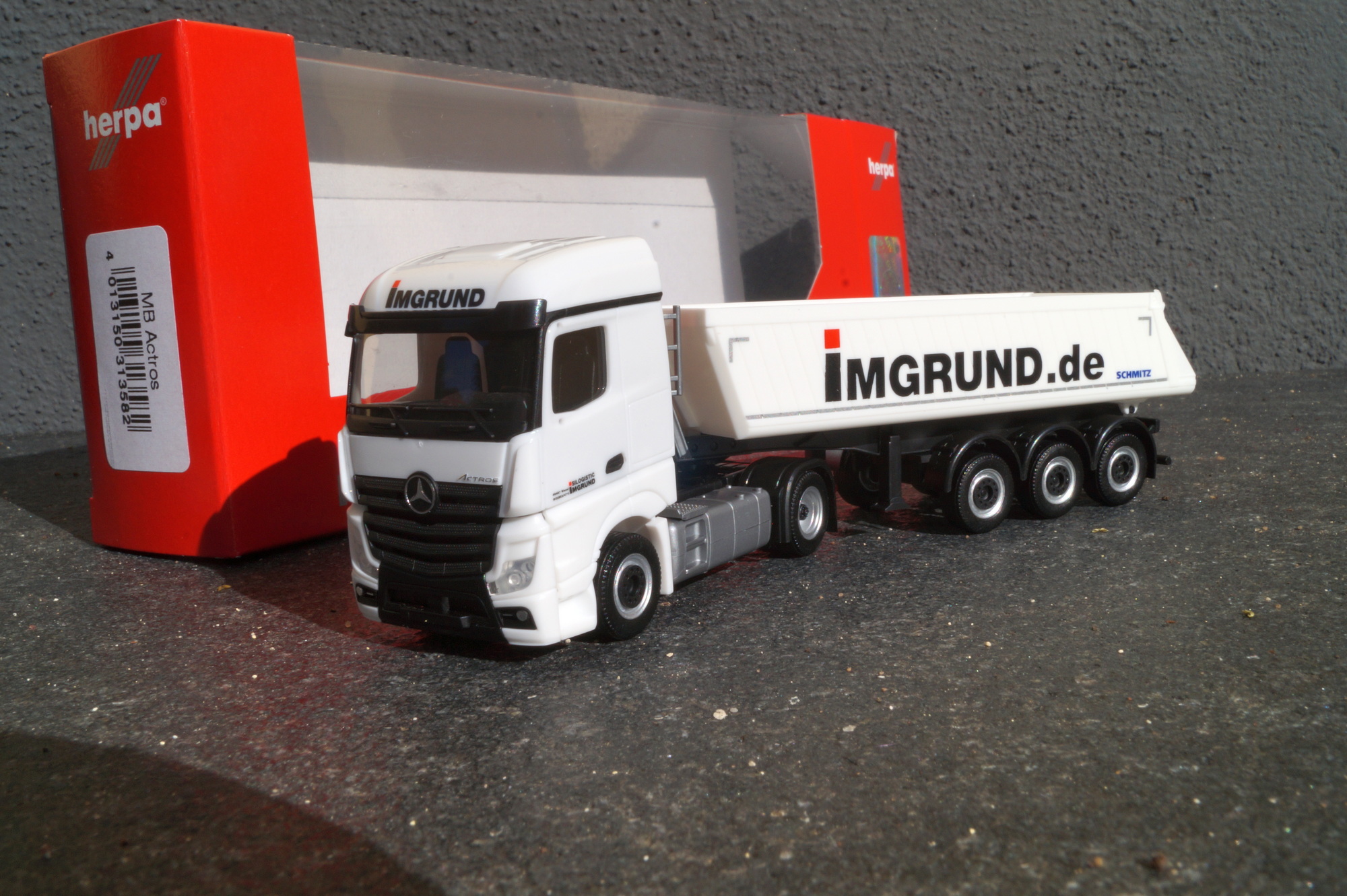313582 - Herpa  - Mercedes-Benz Actros Streamspace 2.5 Schmitz Kipp-Sattelzug „Imgrund“