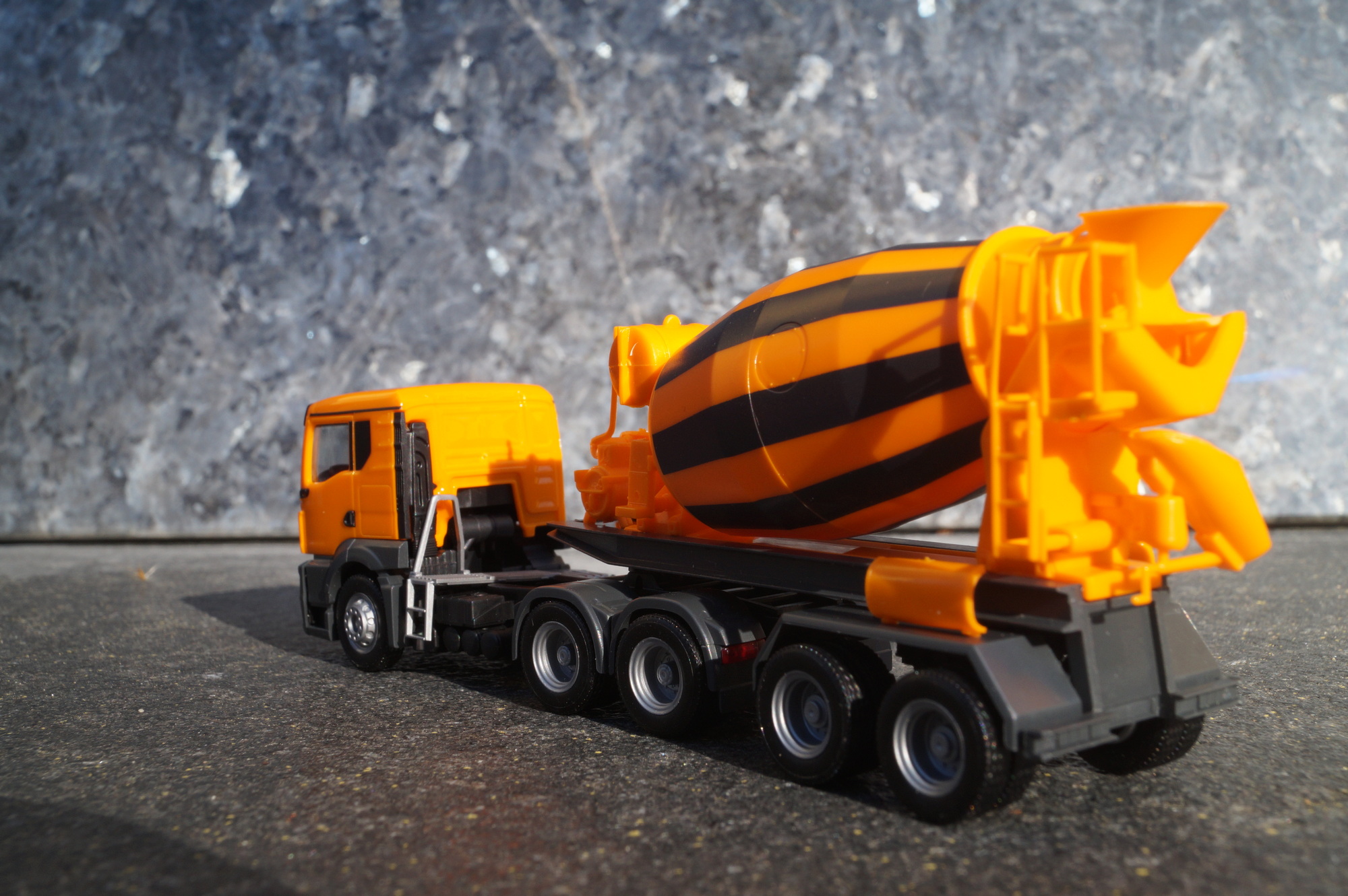 314640 - Herpa - MAN TGS TN Betonmischer-Sattelzug, kommunalorange