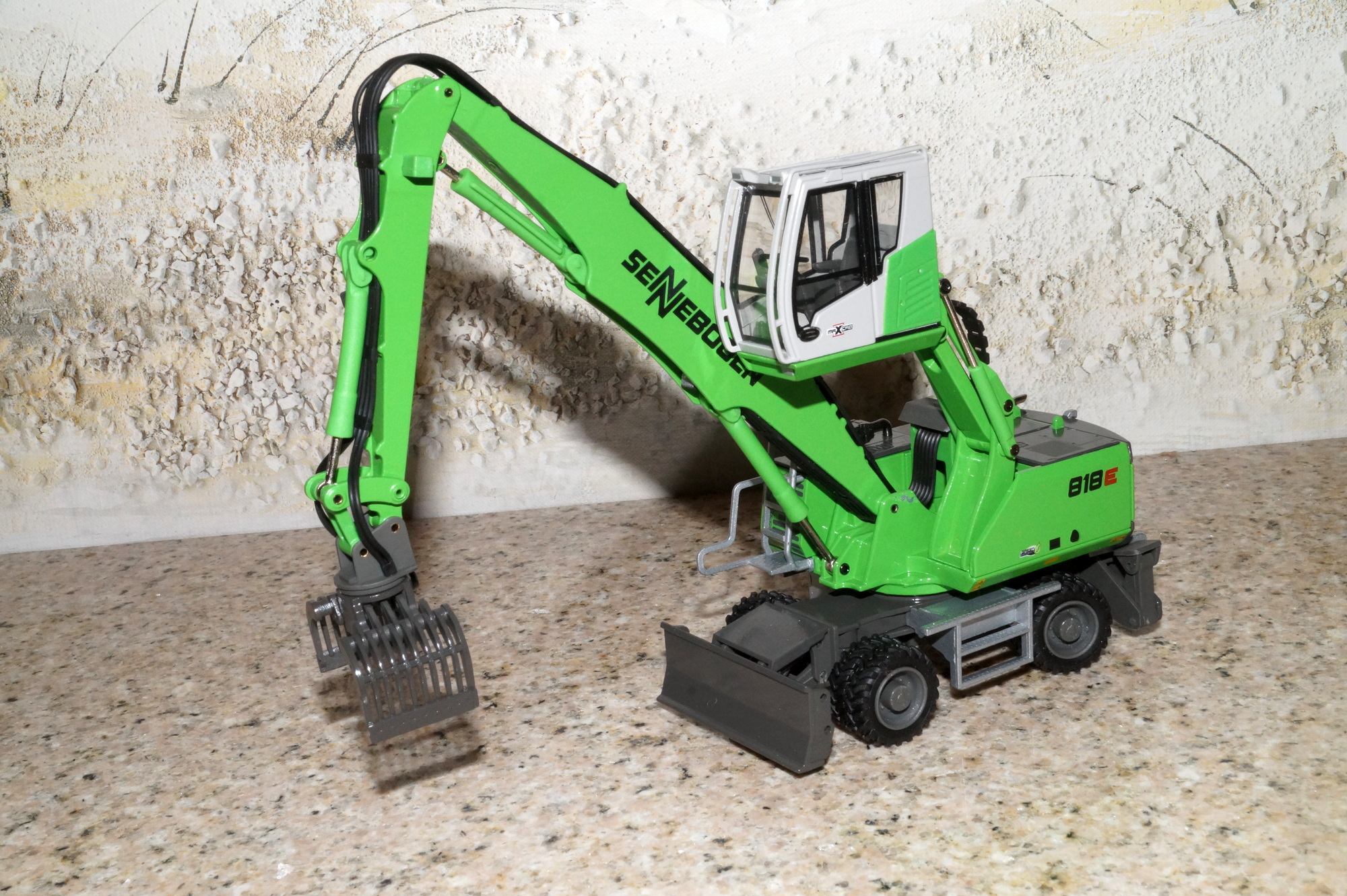 2944-1 - Conrad - Sennebogen 818E Material Umschlagmaschine mit Sortiergreifer