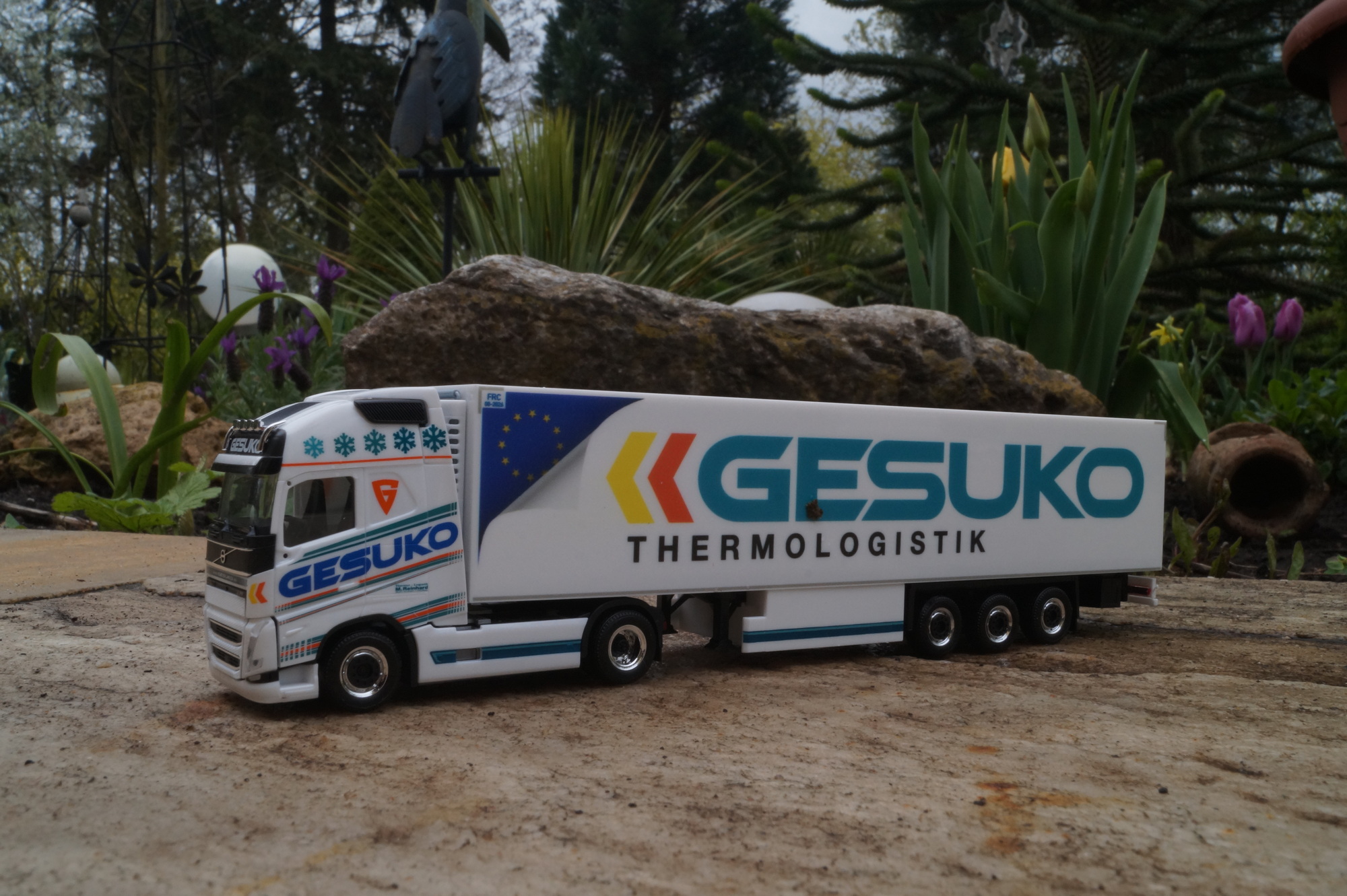 314497 -Herpa - Volvo FH Gl. XL 2020 Kühlkoffer-Sattelzug „GESUKO“ (Hessen/Hauneck)