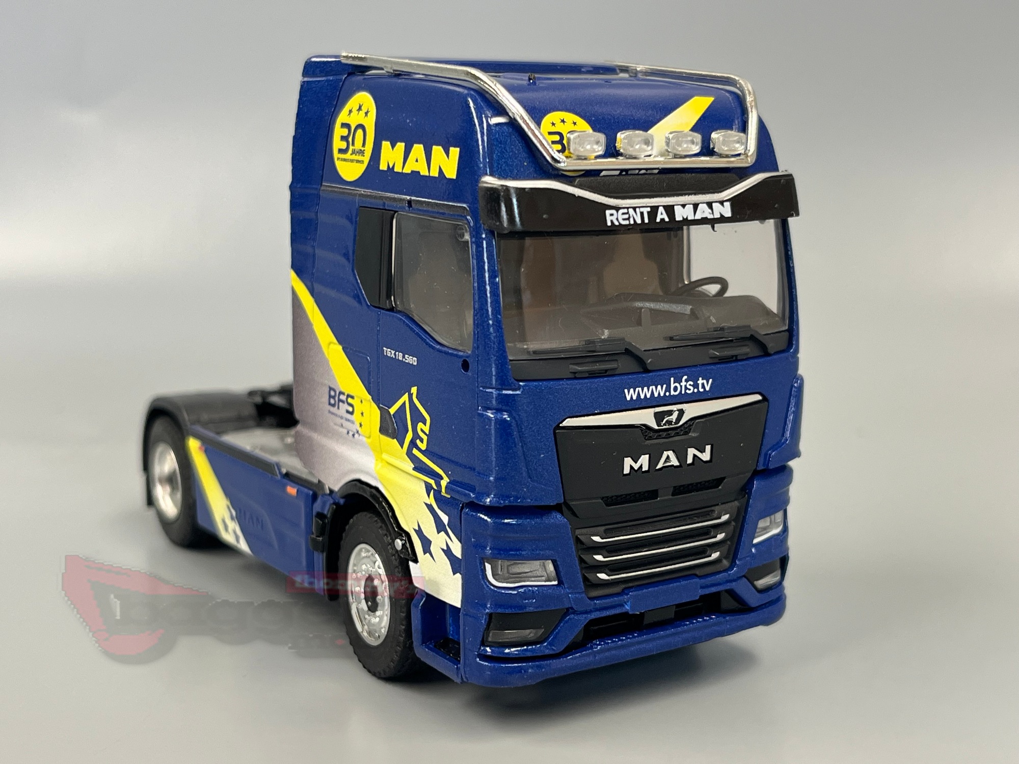 8000-20 -Conrad -MAN TGX GX Sattelzugmaschine "30 Jahre BFS"