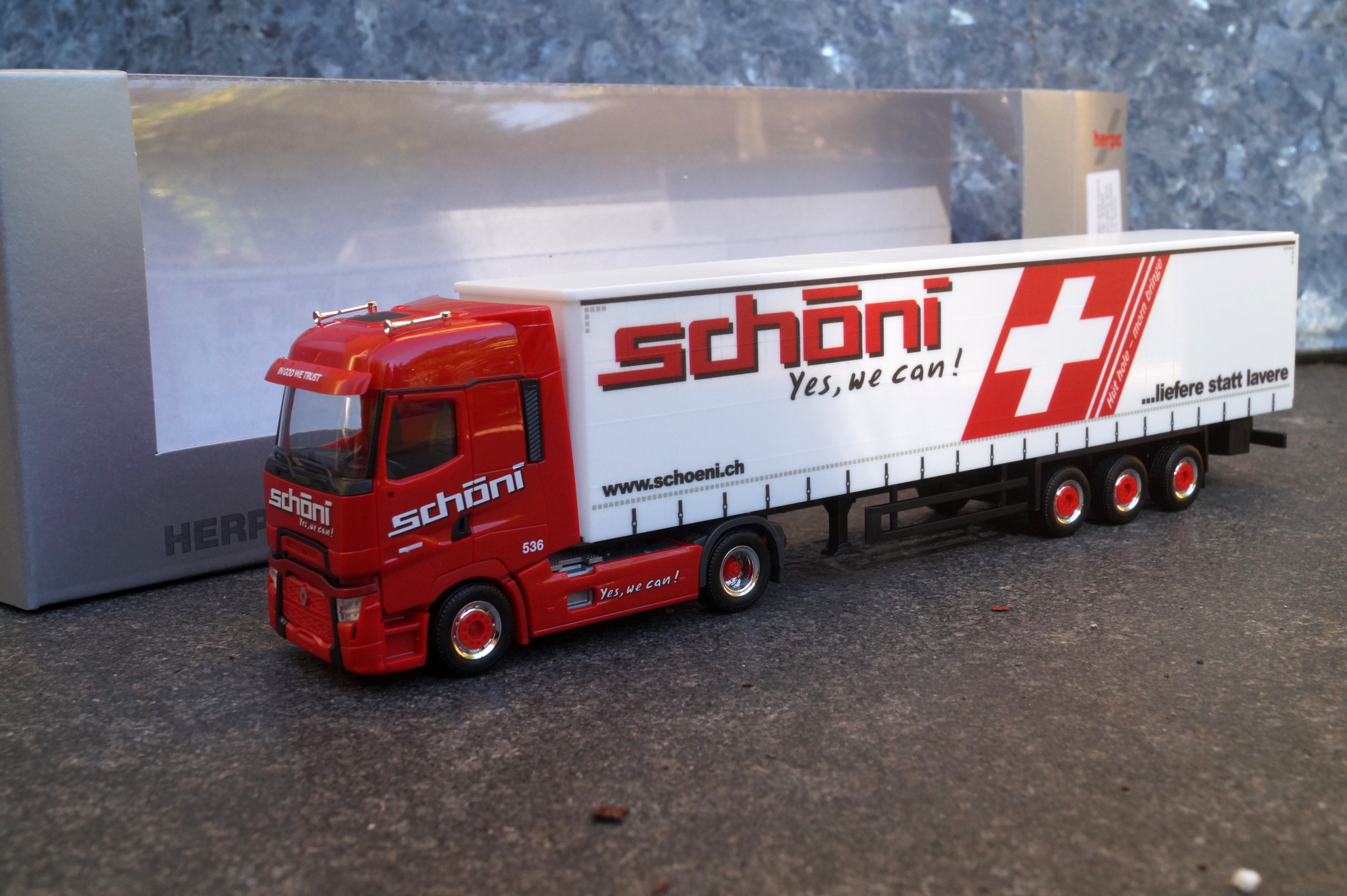945172 - Herpa -Renault T Facelift Gardinenplanen Sattelzug "Schöni" CH