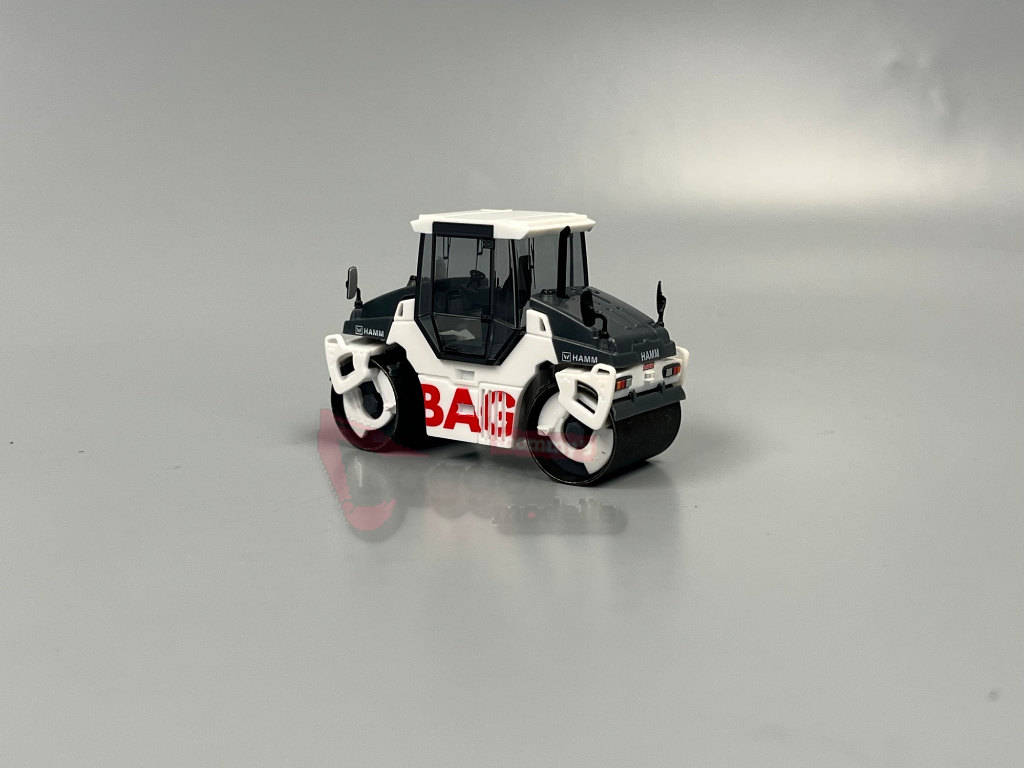 318648 -Herpa - Hamm Tandemwalze "Strabag"