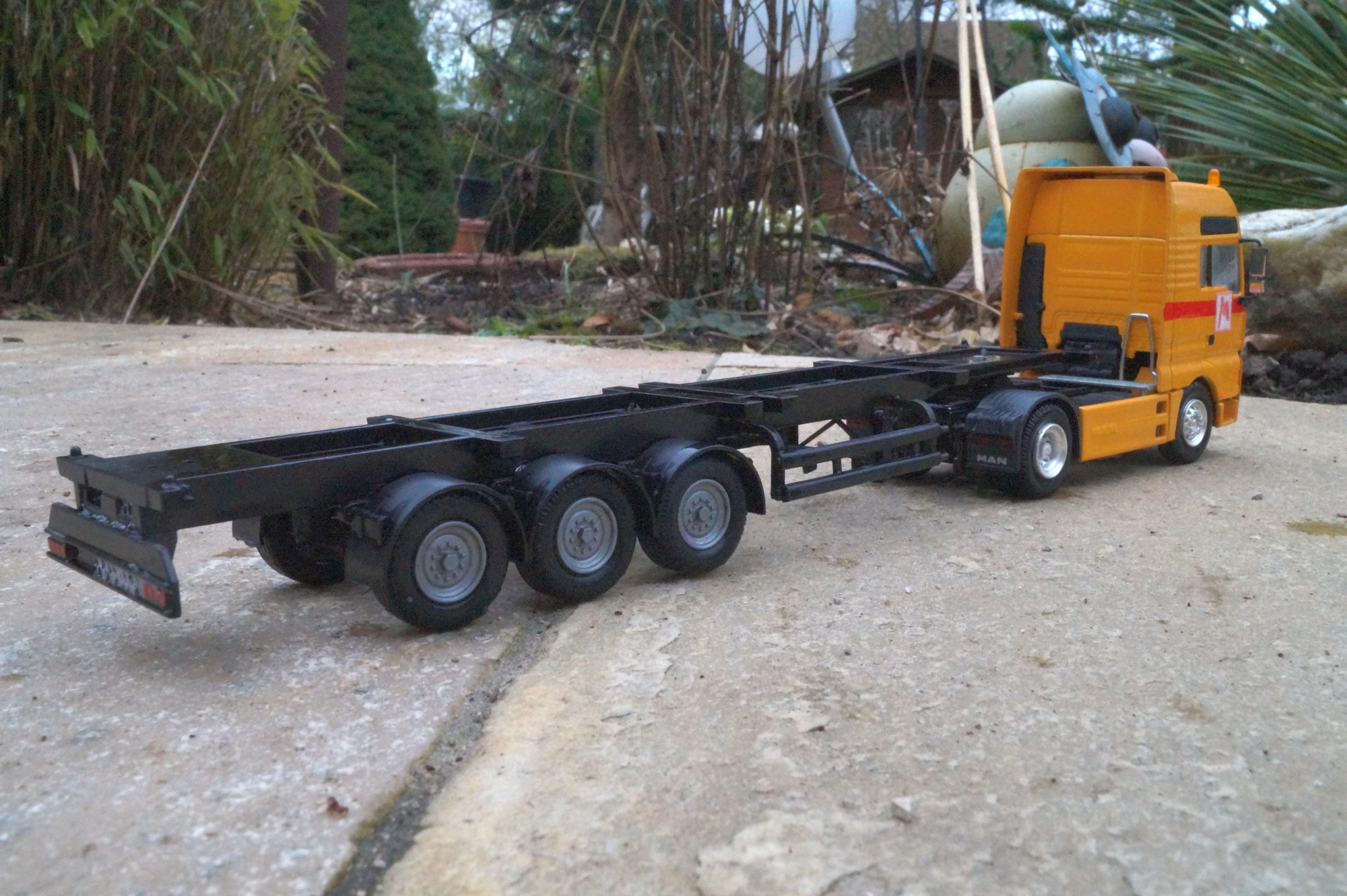 MAN 2achs Zugmaschine mit 3achs Container Auflieger "Markgraf Aufkleber"