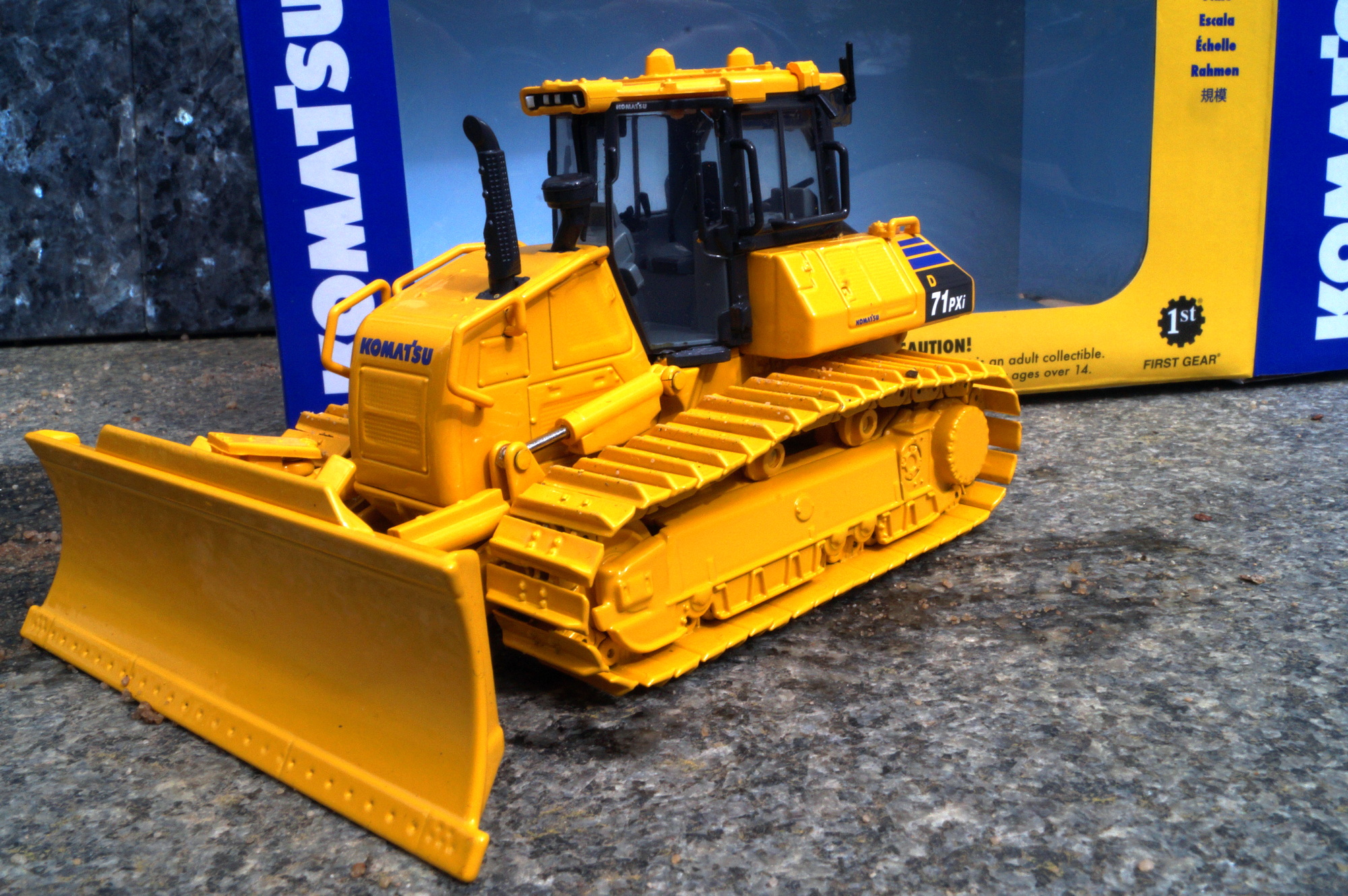 503425 - First Gear - KOMATSU Raupe D71PXi-24
