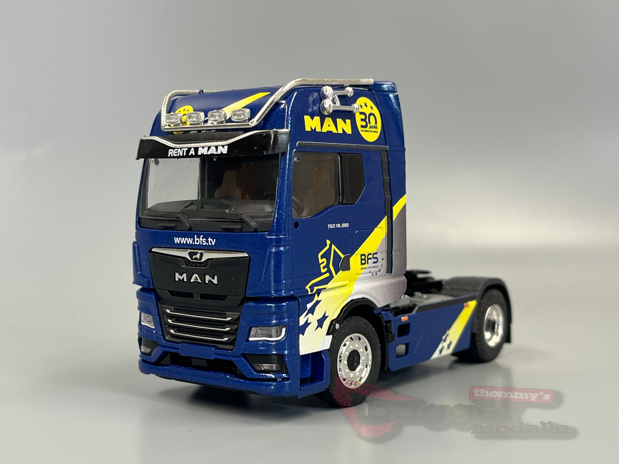 8000-20 -Conrad -MAN TGX GX Sattelzugmaschine "30 Jahre BFS"