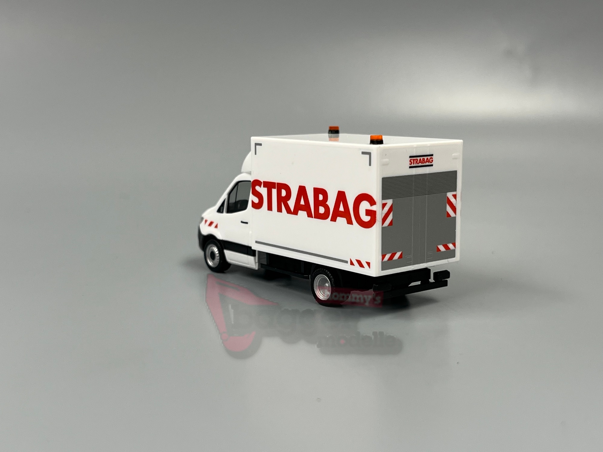 098939 - Herpa - Mercedes-Benz Sprinter '18 Koffer "STRABAG"