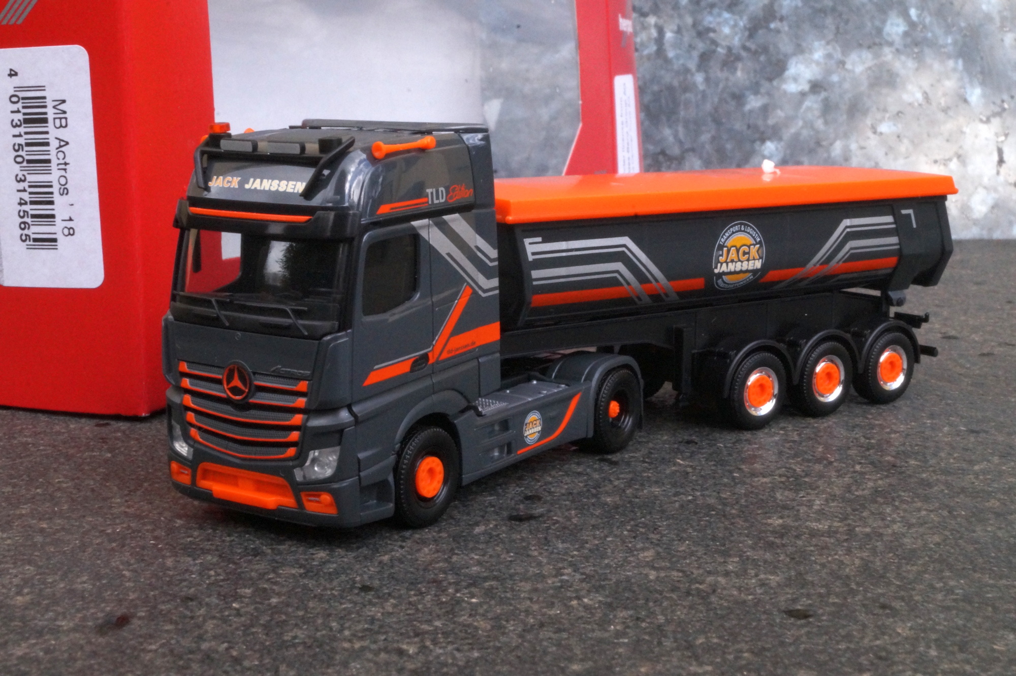 314565 Herpa - -Mercedes-Benz Actros `18 Gigaspace Rundmulden-Sattelzug „Jack Janssen“