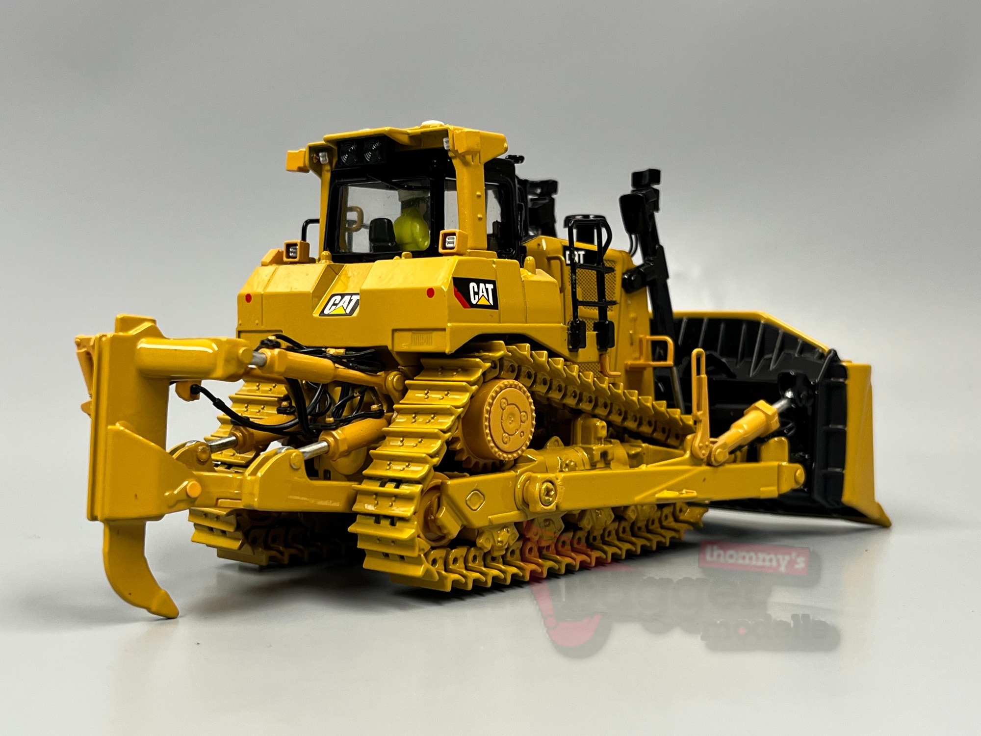 85944 - DCM -CAT D9T Planierraupe mit Aufreißer und Metallketten