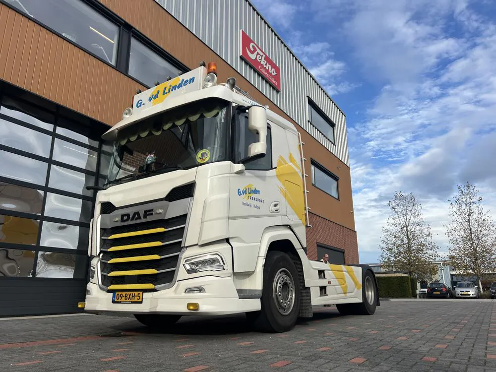 90788 - Tekno - Daf XF SL 4x2 Sattelzugmaschine mit 3-achsigem Containerauflieger "MSC" G.vd.Linden Transport