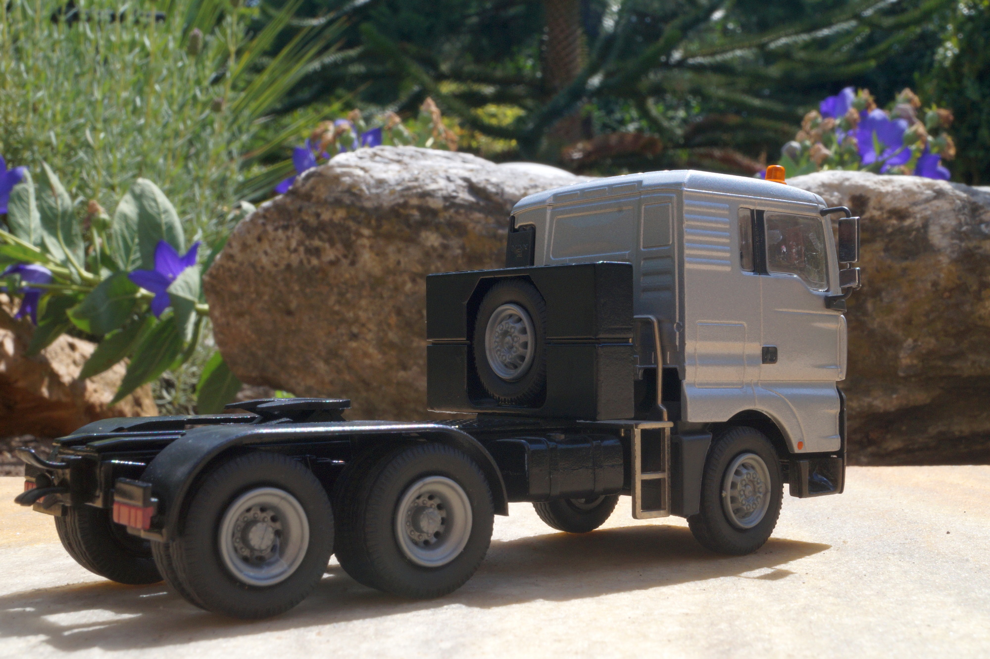 MAN 3achs Zugmaschine silber