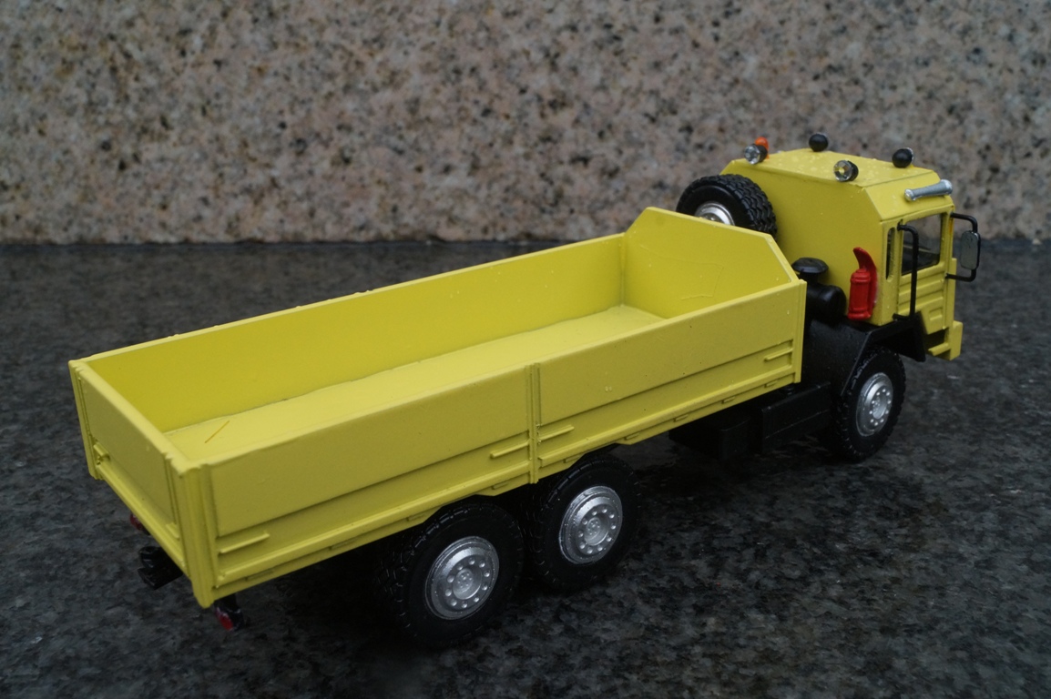 schwerer  3achs Kipper gelb