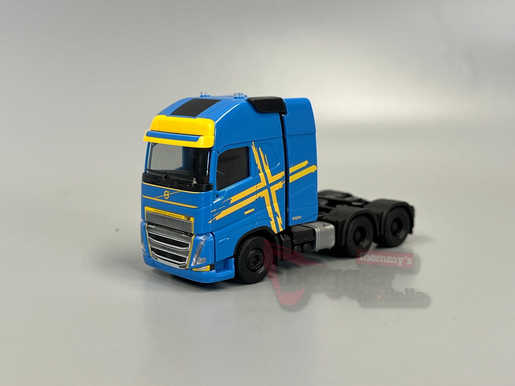 318624-3 - Herpa - Volvo FH 16 GL XL 2020 Zugmaschine mit Schwerlastturm 3achs, blau
