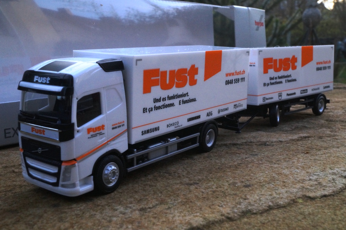 930062 -Herpa - Volvo FH Globetrotter Koffer-Hängerzug "Fust" CH