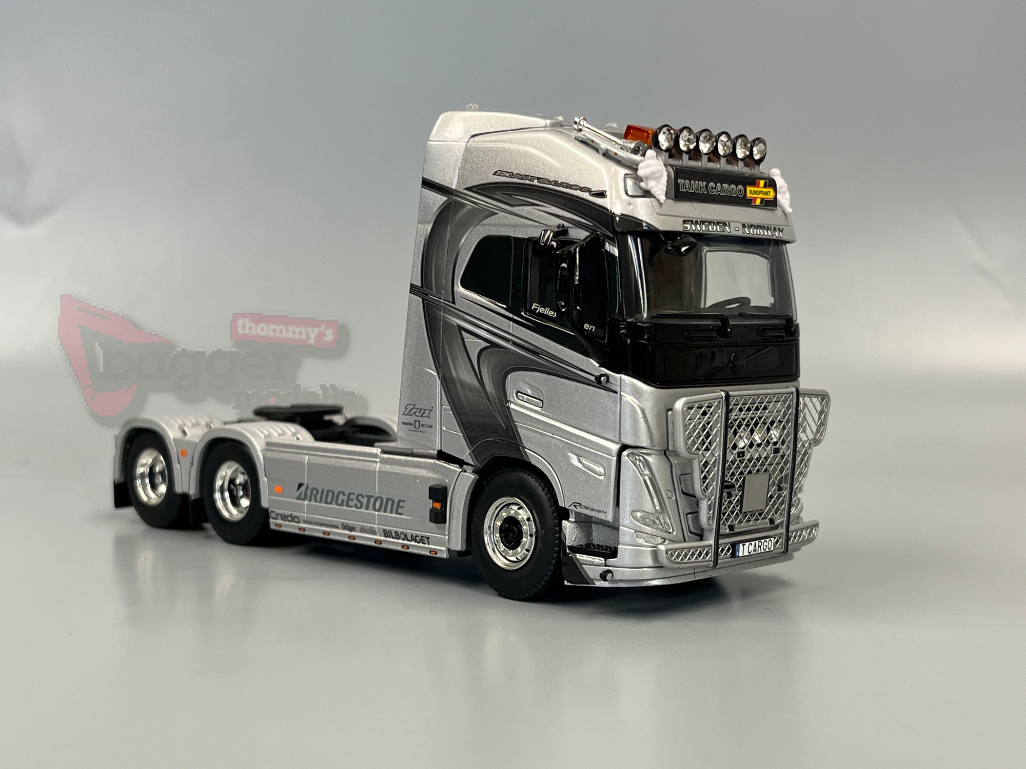 01-4963 - WSI - Volvo FH5 Globetrotter XL 6x2 3achs Zugmaschine - Tank Cargo - SE