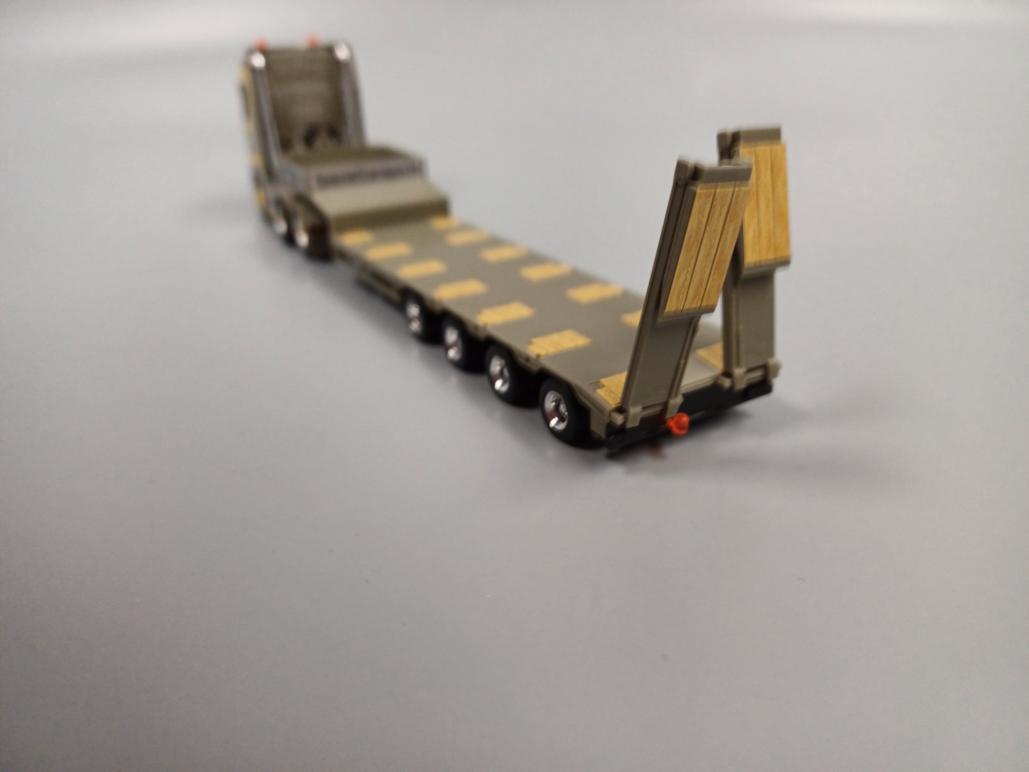 955997 - Herpa - Scania CS20 HD Semitieflade-Sattelzug "Dornbierer "CH"