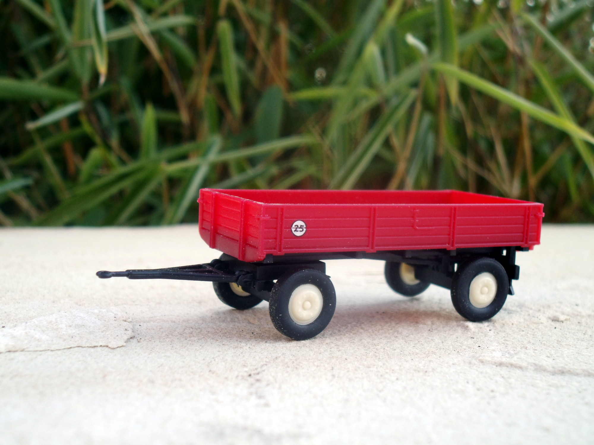 076425 - Herpa - Anhänger für Landwirtschaft rot