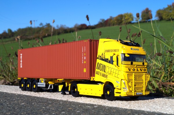 Volvo FH5 Globetrotter Container-Sattelzug - Acargo Moin Coffie ,Truckerbabe Jana