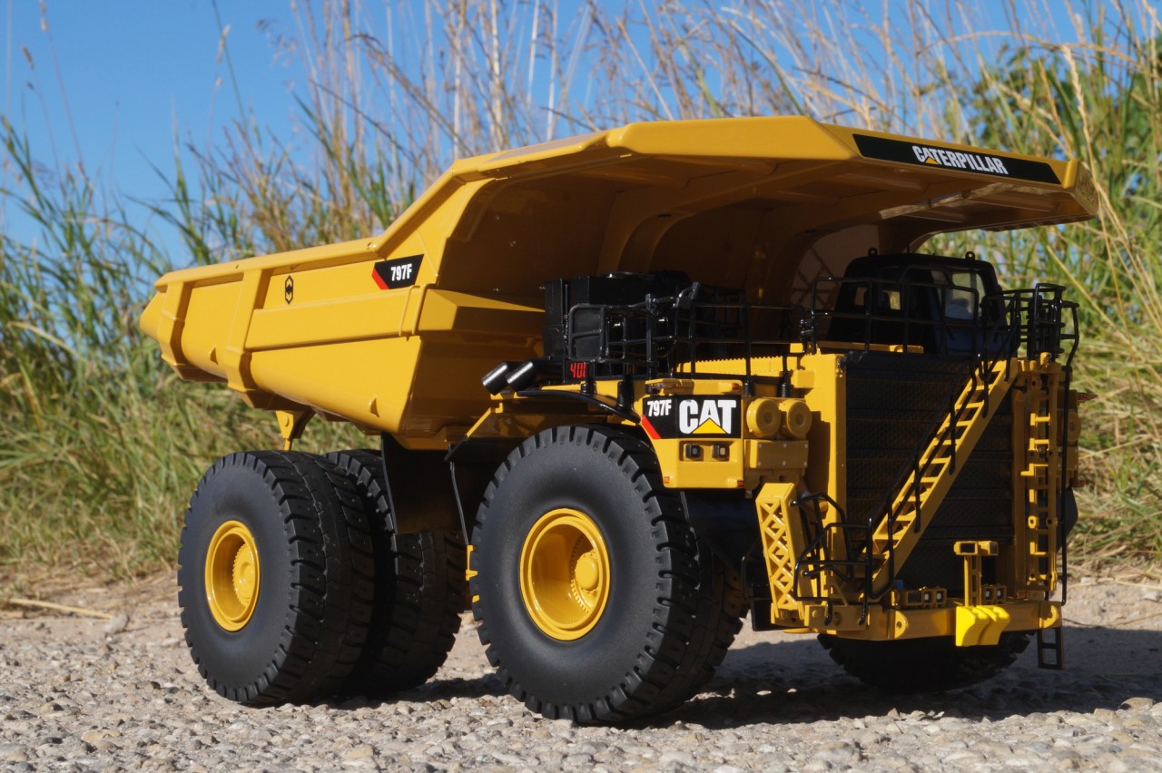 Die Castmasters Cat 798AC Mining Truck