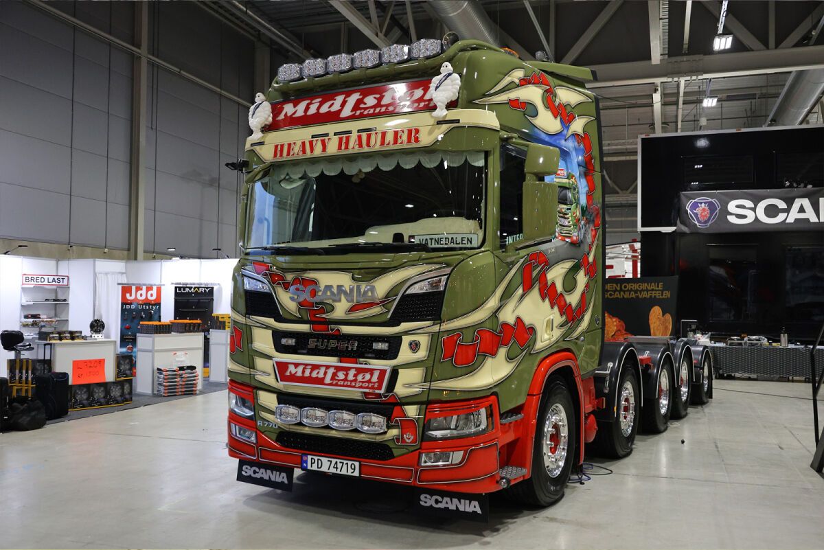 01-5316 -WSI - Scania R Highline CR20H 8x4 Zugmaschine mit Zusatzachse ...
